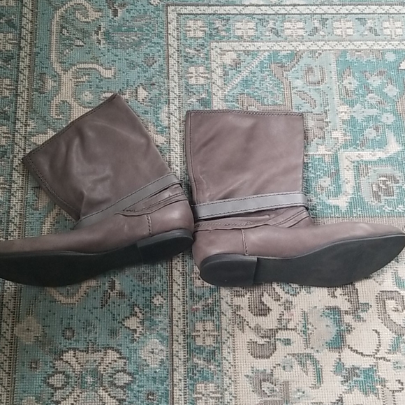 Boots - Picture 4 of 8